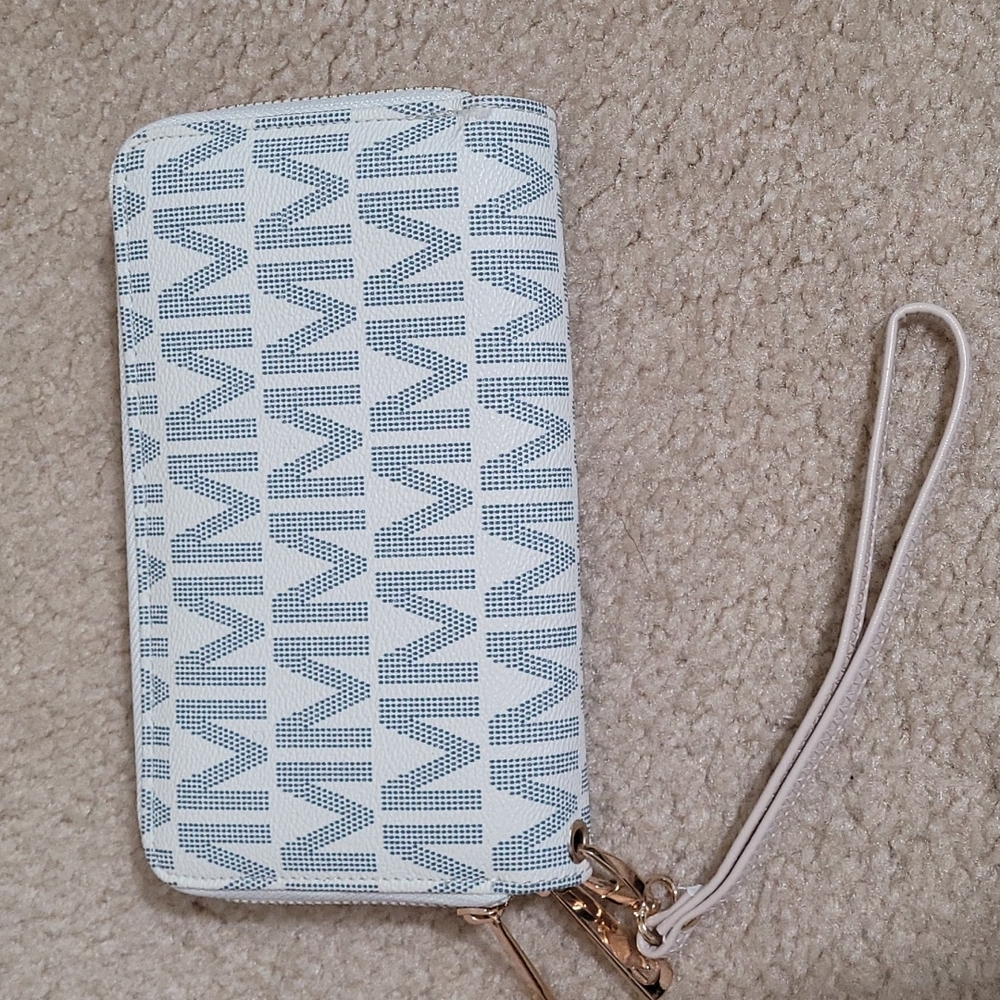 Cream and Navy Wristlet